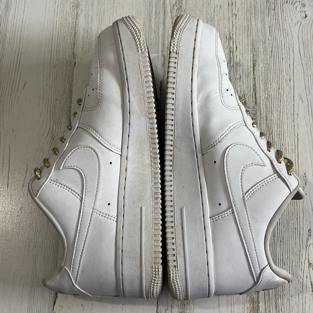 Nike AirForce Ones Size 8.5 - Picture 7 of 10
